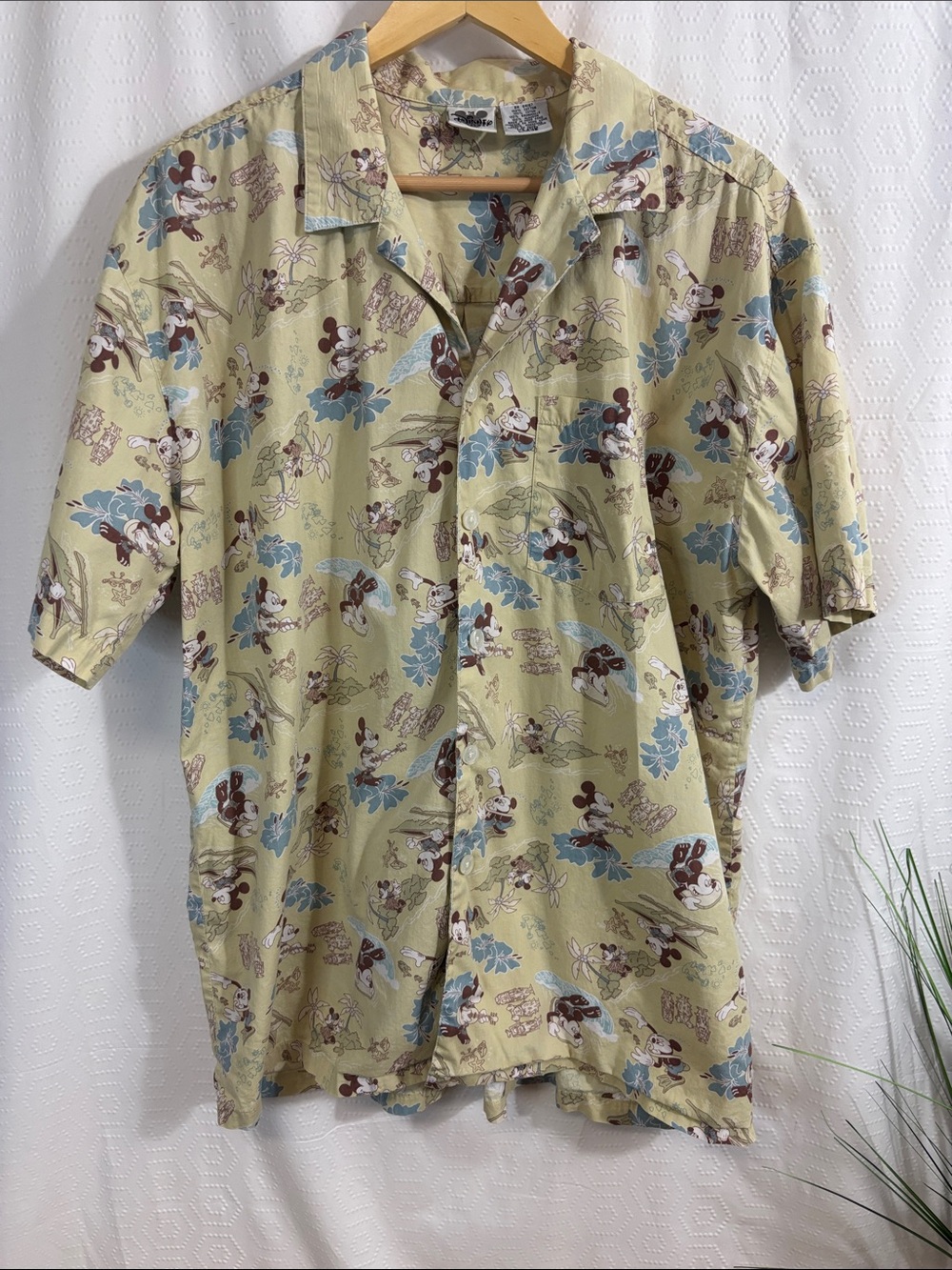 Vintage Disney Hawaiian shirt size large